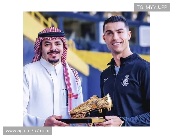 沙特联赛与非洲足联合作颁奖礼，门将布努获奖引发热议